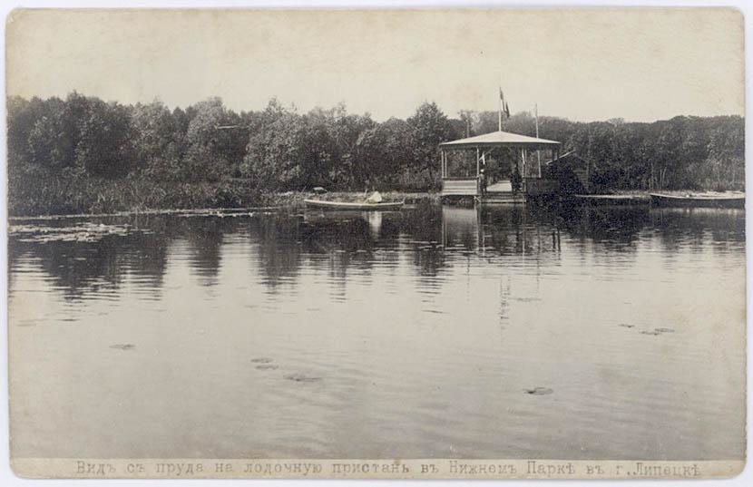 Липецк. Вид с пруда на лодочную пристань в Нижнем парке