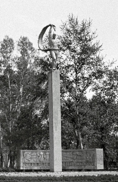 Памятник революционерам в Липецке